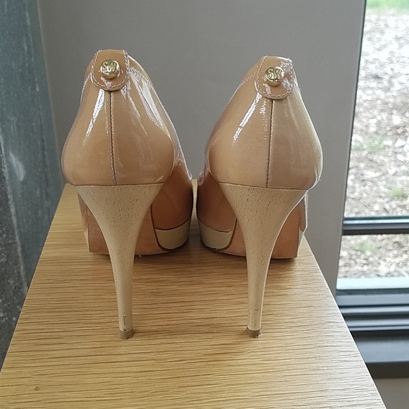 Stuart Weitzman Platform Nude Heels - Picture 4 of 8